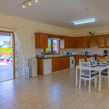 Heracles By Vila Pegeia