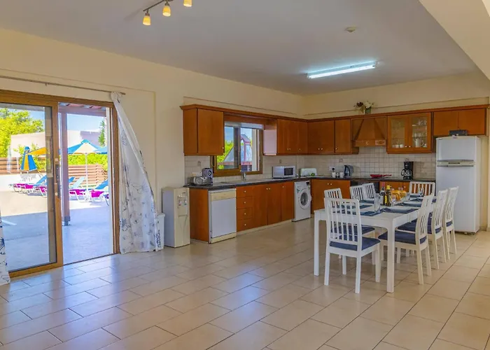 Heracles By Vila Pegeia